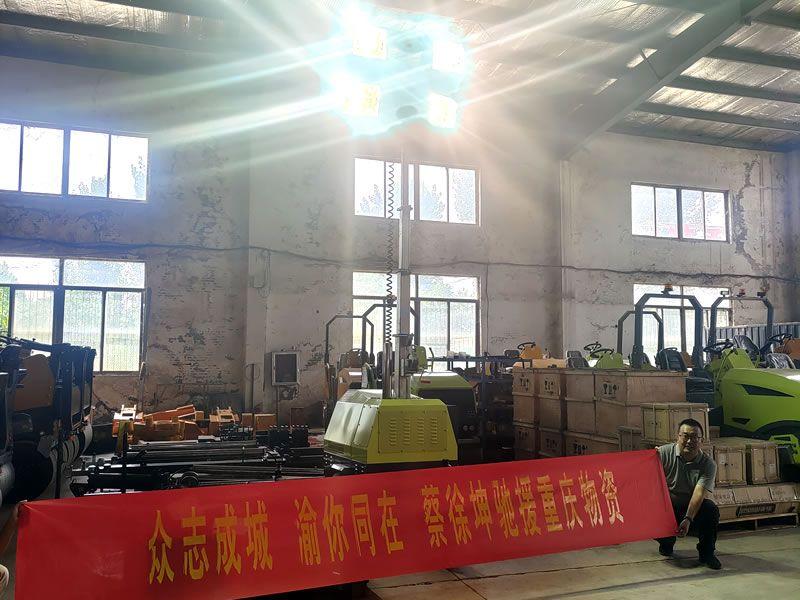 蔡徐坤為重慶捐贈奔馬照明車等救災物資，傳遞偶像正能量